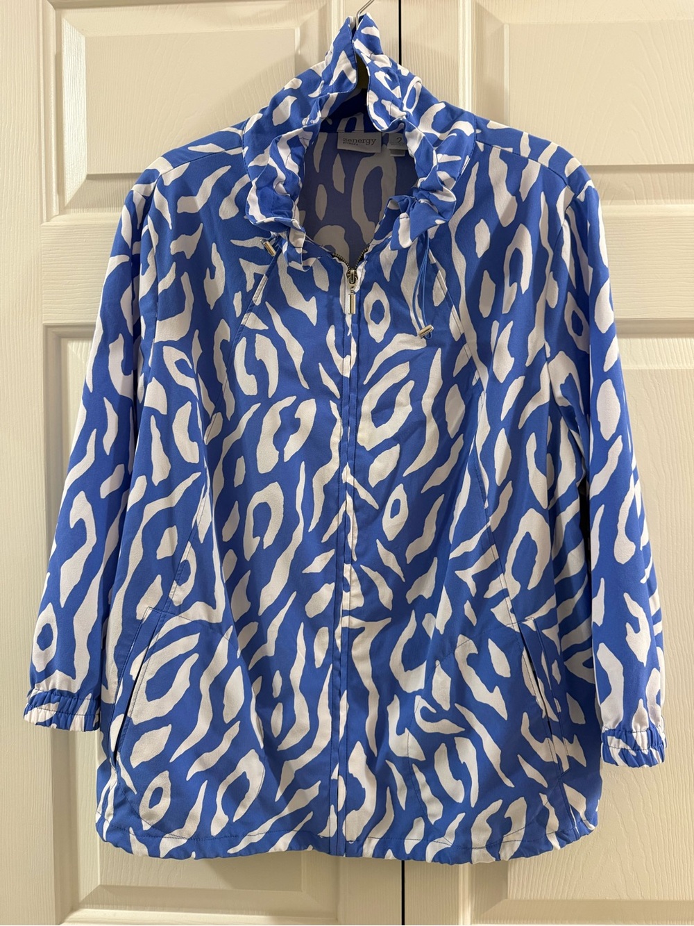 Chico’s Zenergy Blue White Jungle Print Lightweight Jacket Ruched Collar Sz 2 L